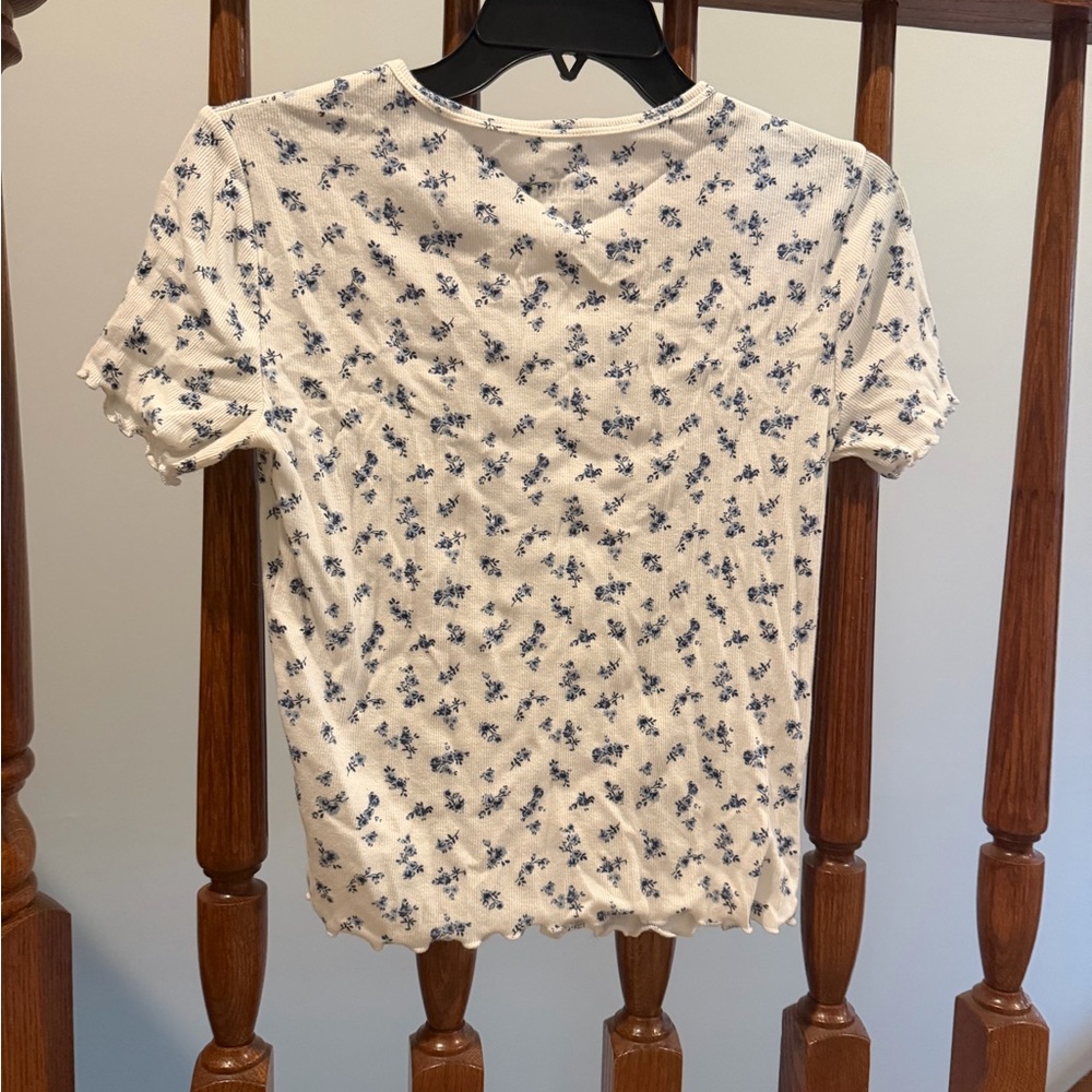Hollister Must-Have Collection White and Blue Tee